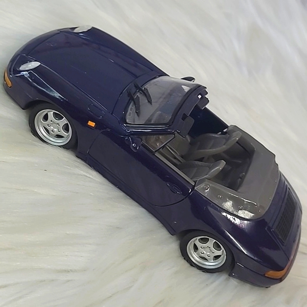 Welly Porsche 911 Carrera Cabriolet Deep Purple Die Cast Metal Car Scale 1/24 - Picture 6 of 17